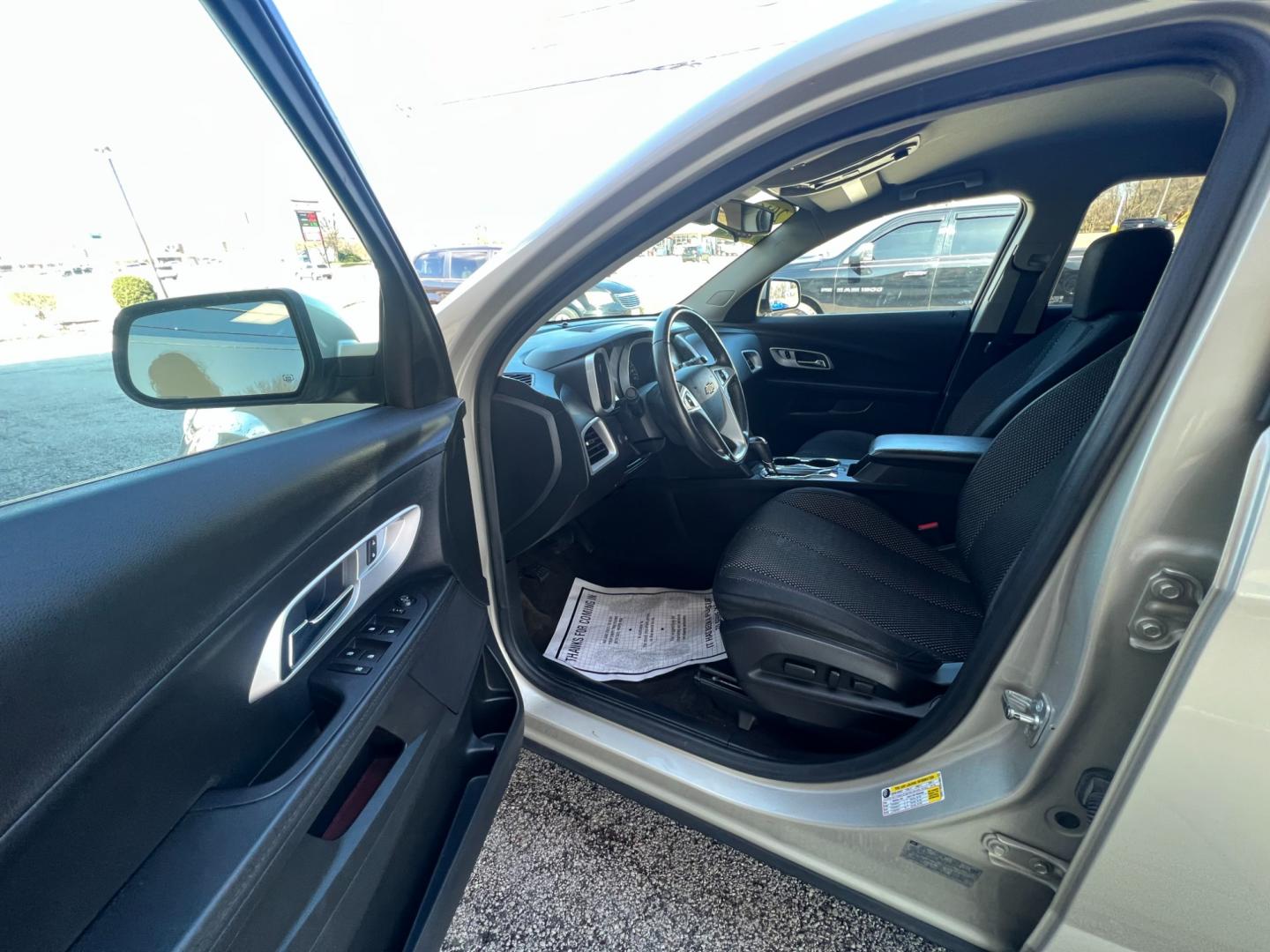 2016 Champagne Silver Met Chevrolet Equinox LT 2WD (2GNALCEK3G1) with an 2.4L L4 DOHC 16V FFV engine, 6-Speed Automatic transmission, located at 1633 W Kimberly, Davenport, IA, 52806, (563) 323-5341, 41.559456, -90.598732 - Photo#7